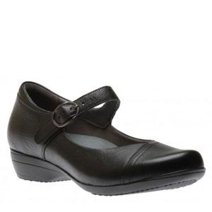 Dansko Fawna Mary Janes Sz 39 (8.5-9) NWOT.